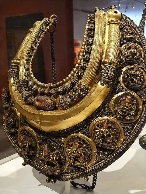 Restoring Ancient Bronze Sculptures